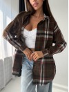 Подовжена жіноча сорочка в клітку коричневого кольору 33971