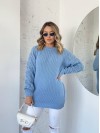 Подовжиний жіночий светр блакитного кольору 34276