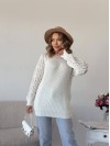 Подовжиний жіночий светр молочного кольору 34278