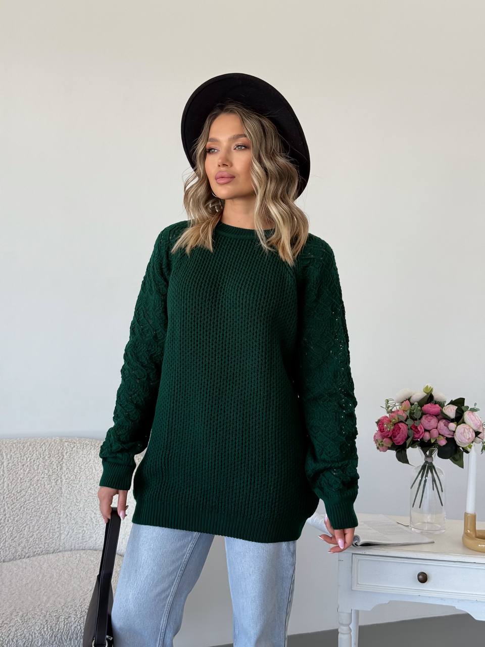 Подовжиний жіночий светр смарагдового кольору 34280