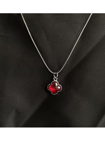 Підвіска червона Конюшина на силіконовому шнурку 33122