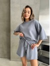 Повсякденний жіночий костюм із шортами сірого кольору 32534