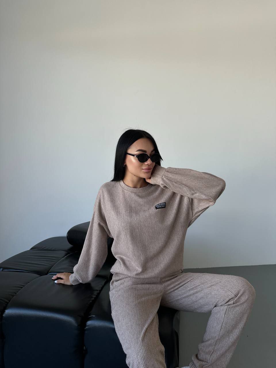 Повсякденний жiночий костюм 2-ка бежевого кольору 35531