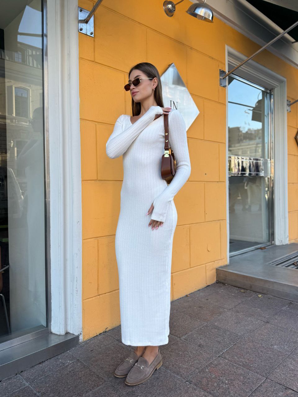 Приталена довга сукня з ангори бiлого кольору 35653