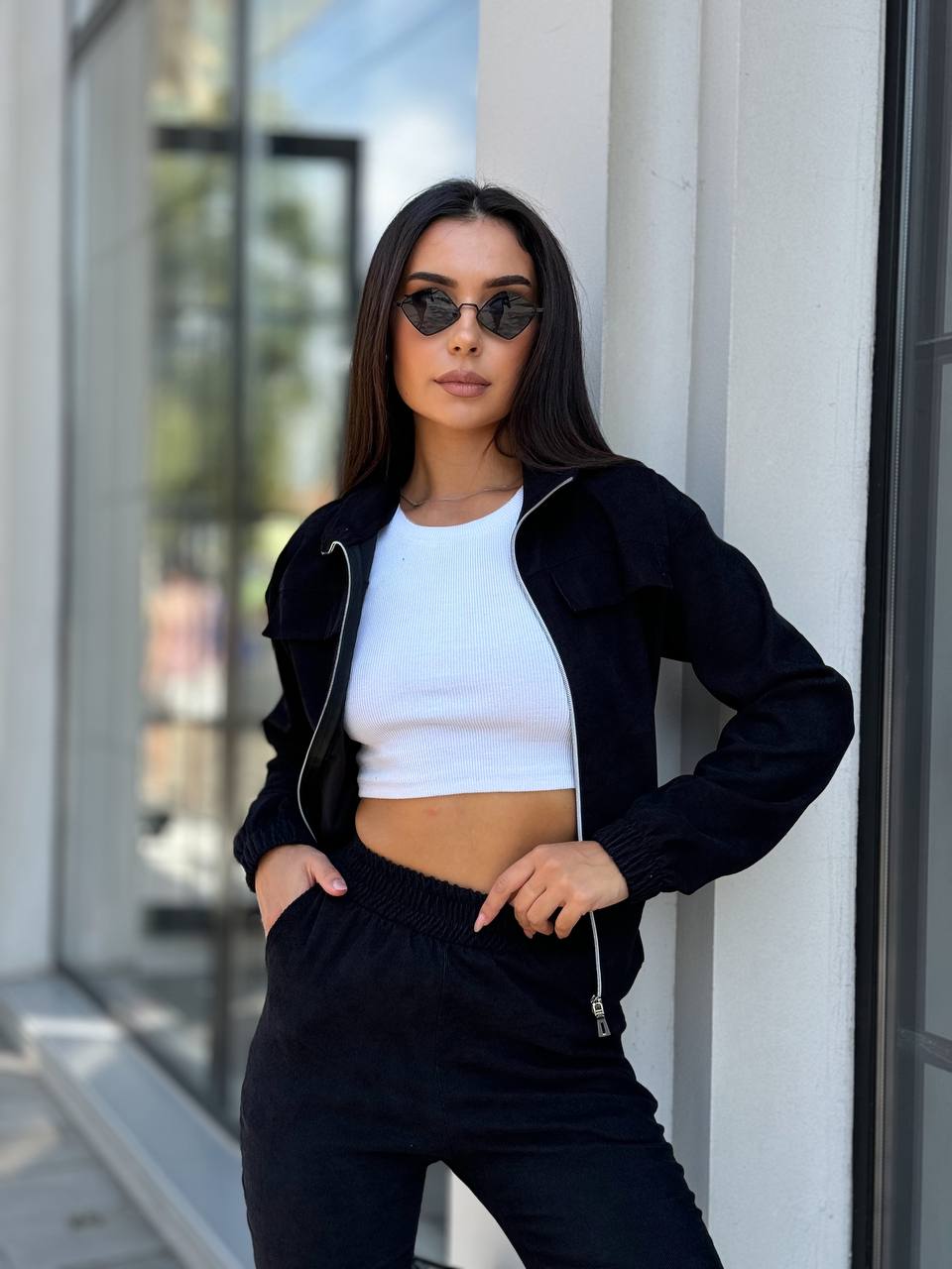 Прогулянковий костюм з мікро-вельвету на блискавцi чорного кольору 32334