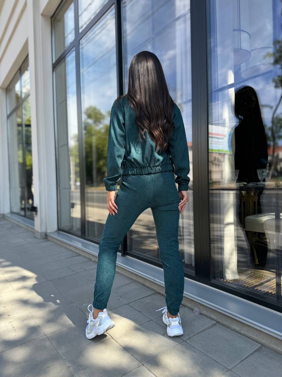 Прогулянковий костюм з мікро-вельвету на блискавцi смарагдового кольору 32338