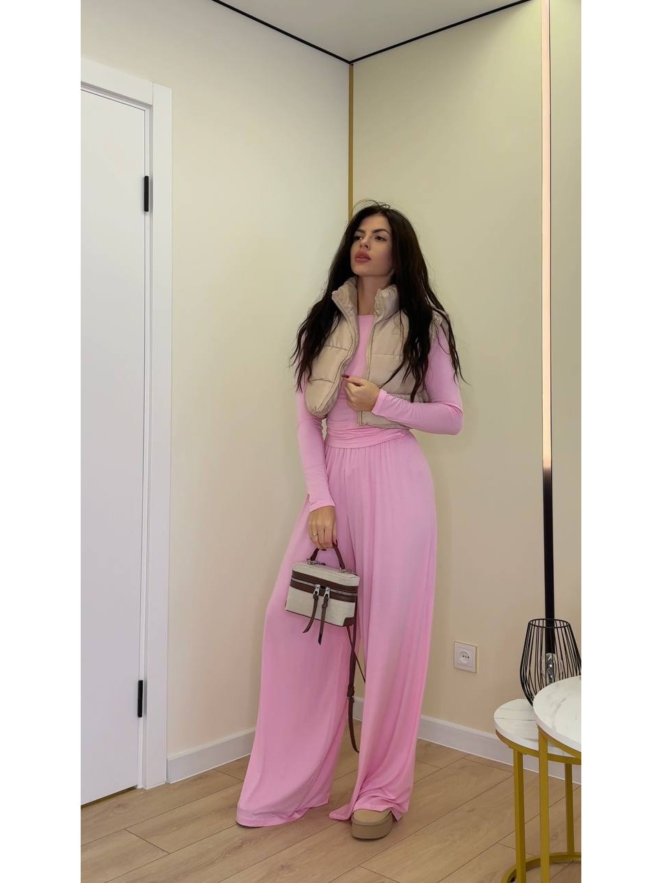 Прогулянковий жіночий костюм рожевого кольору 35167