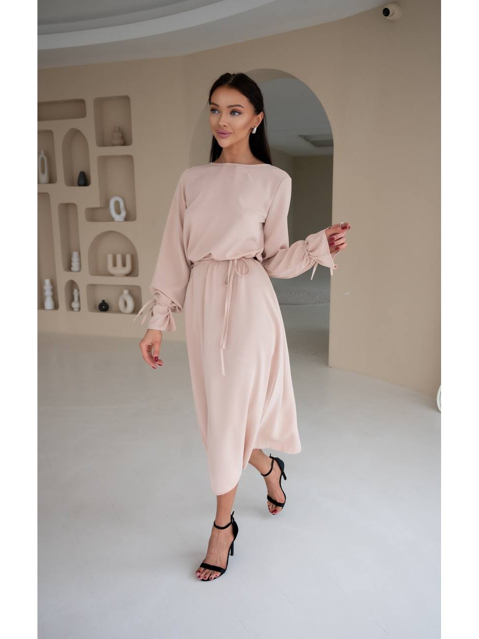 Платье миди бежевого цвета 29088