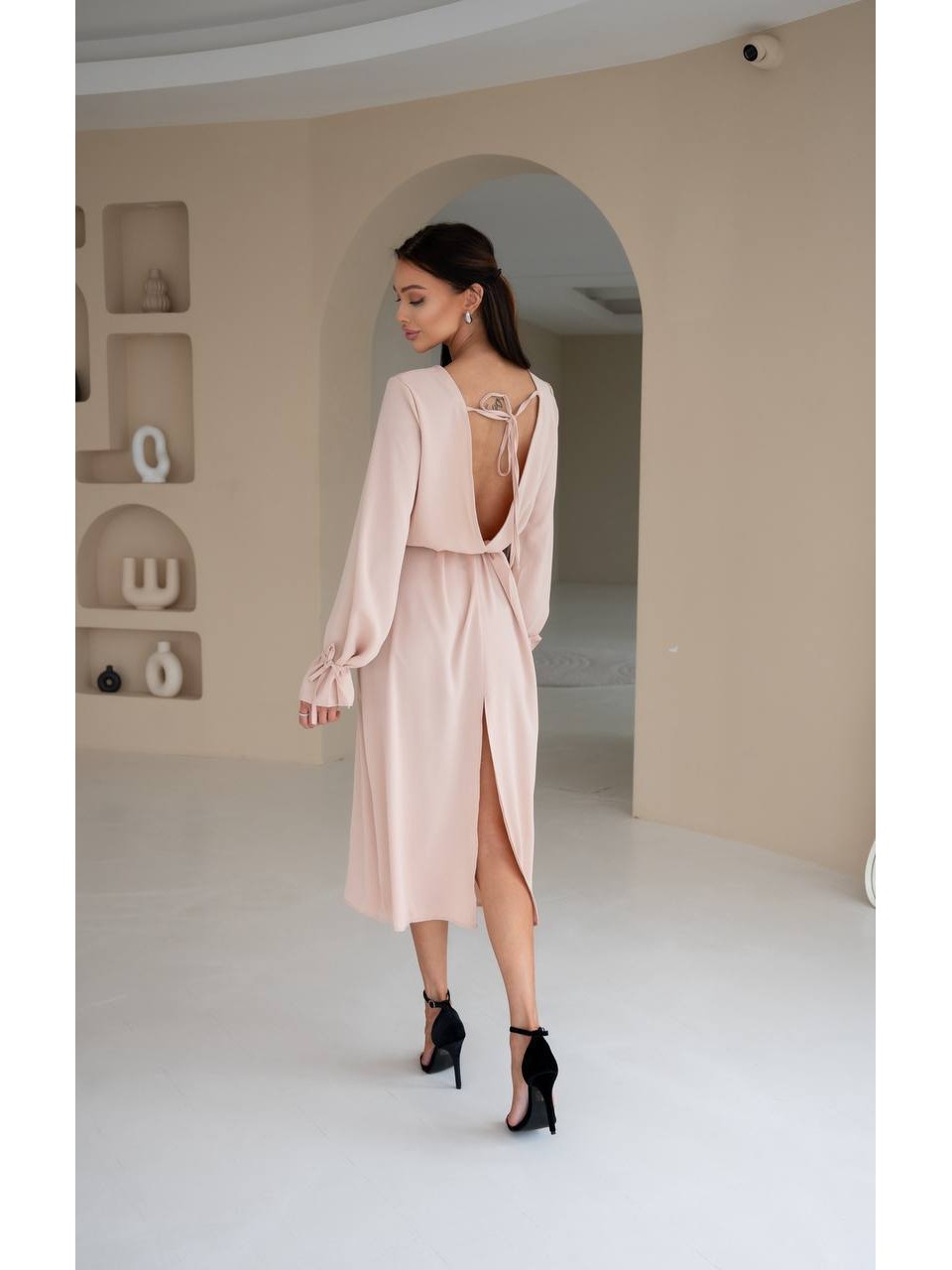 Платье миди бежевого цвета 29088