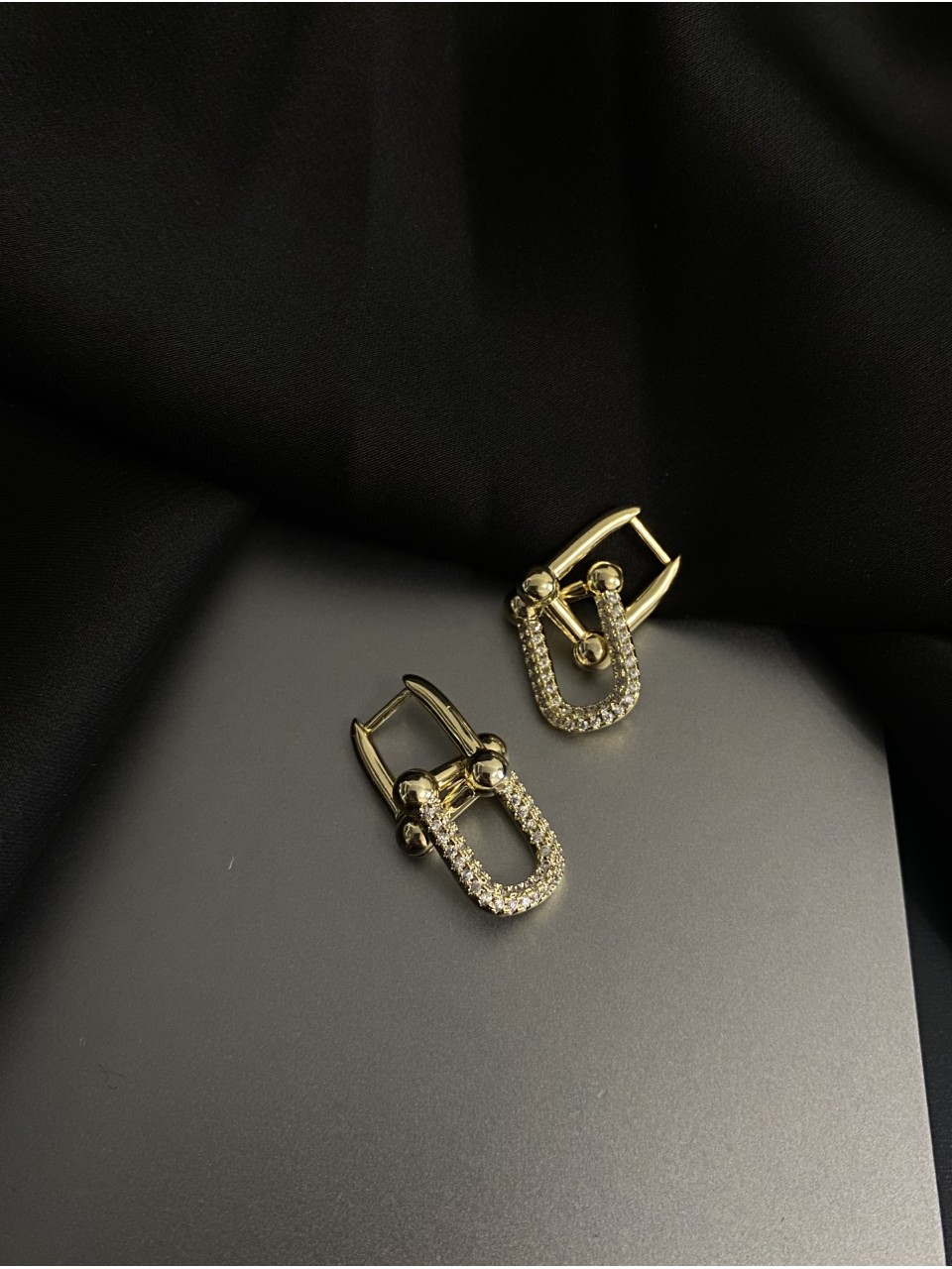 Серьги 2в1 с камушками английский замок золотого цвета 33746