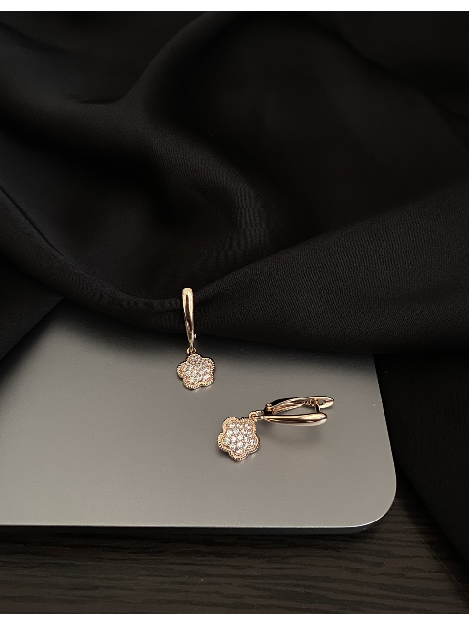 Серьги цветочек английский замок золотого цвета 33815