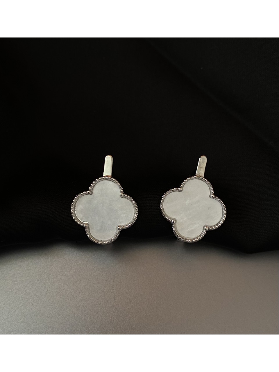 Серьги белый клевер серебряного цвета английский замок 32810
