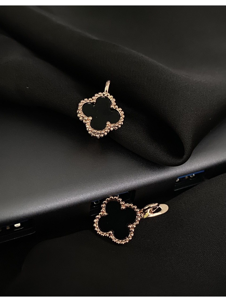 Сережки "Клевер" англійський замок золотого кольору 30609