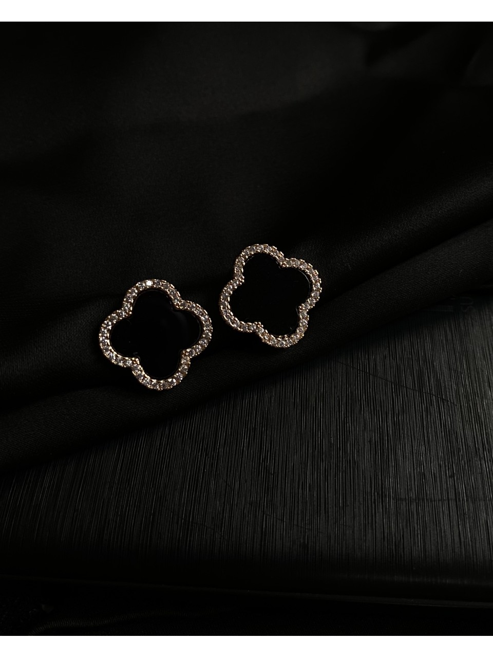 Сережки "Конюшина" з кристалами  золотого кольору 30718