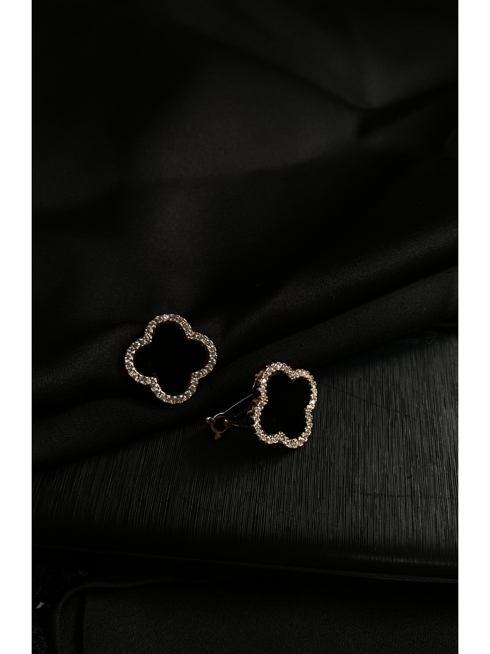 Сережки "Конюшина" з кристалами  золотого кольору 30718