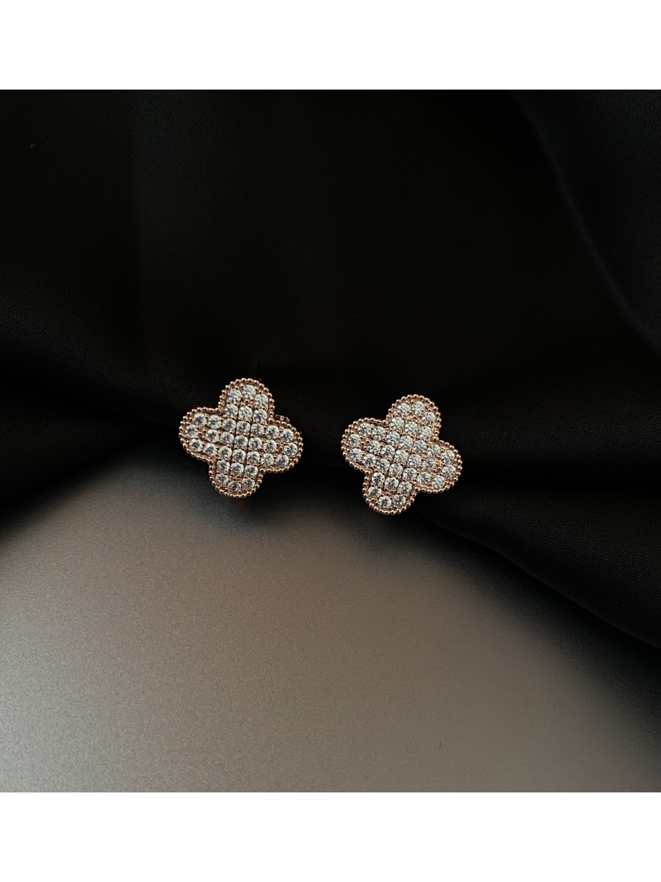 Серьги Клевер с камнями золотого цвета английский замок 32812
