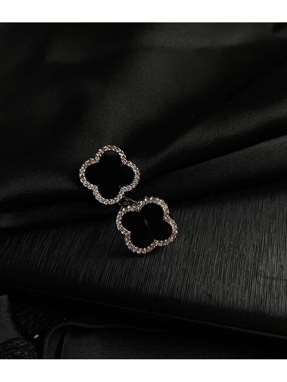 Сережки "Конюшина" з кристалами срібного кольору 30719