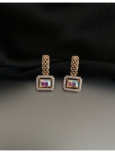 Сережки з камінчиками англійський замок золотого кольору 32017