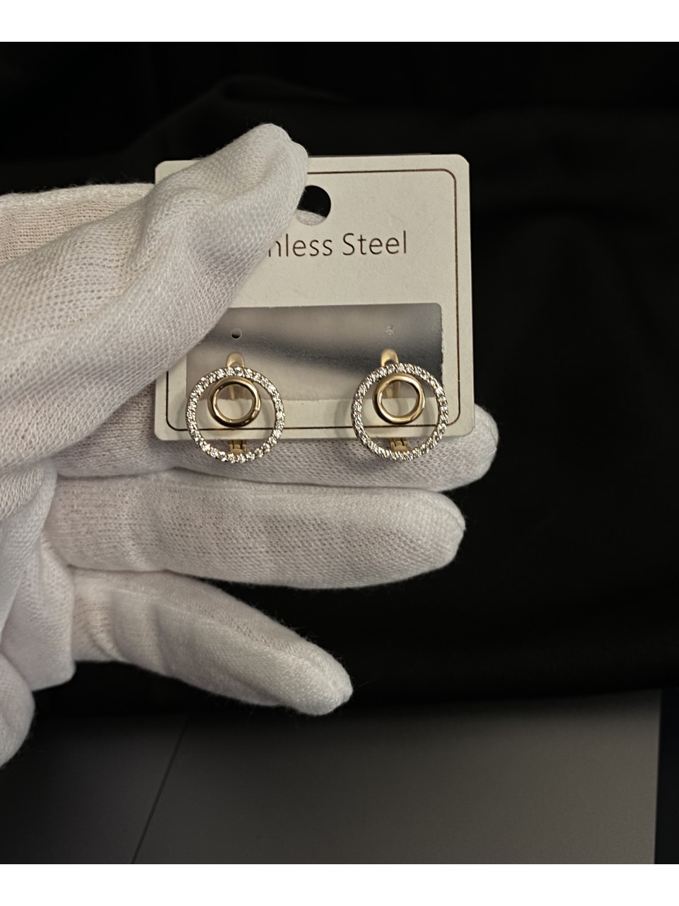 Сережки круглі з камінцями золотого кольору англійський замок 33354