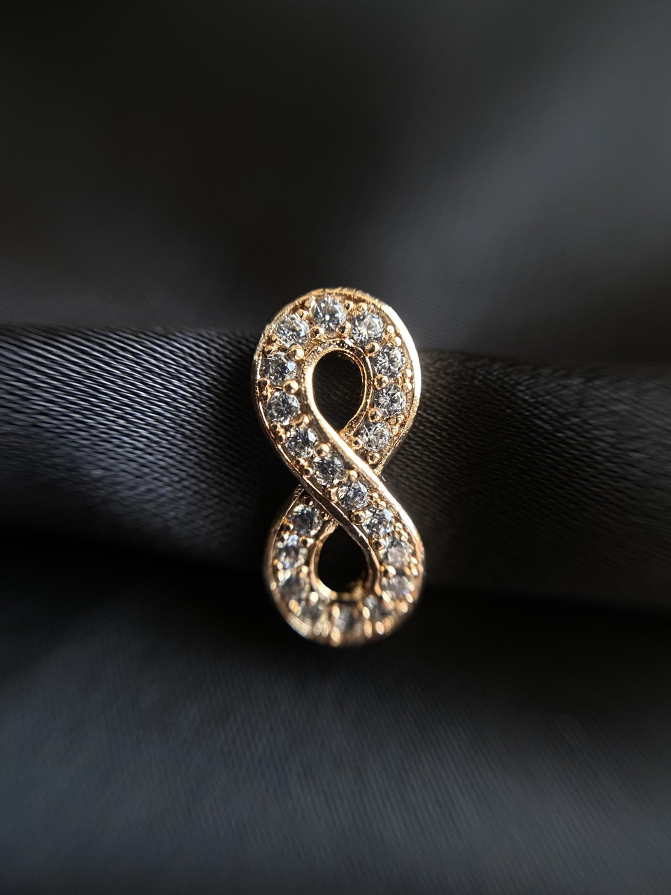 Серьги "бесконечность" английский замок золотого цвета с камушками 31324