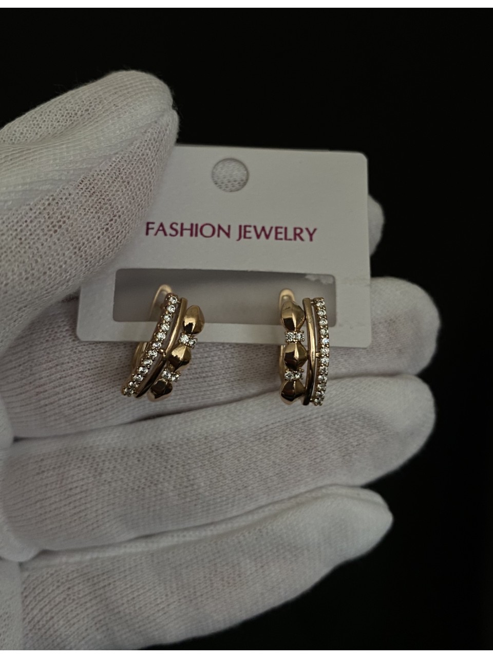 Сережки з маленькими камінчиками англійський замок золотого кольору. 31965