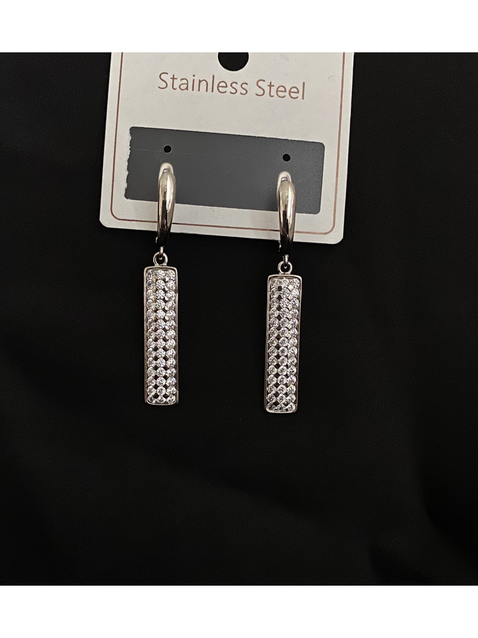 Циліндричні сережки з камінцями англійський замок срібного кольору 32121