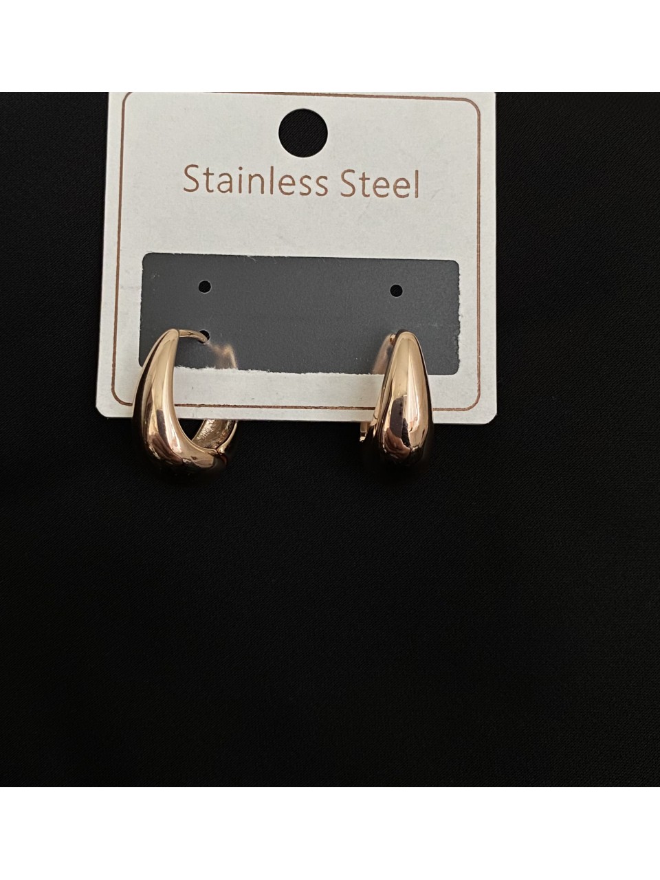 Сережки маленькі краплі англійський замок золотого кольору 32209