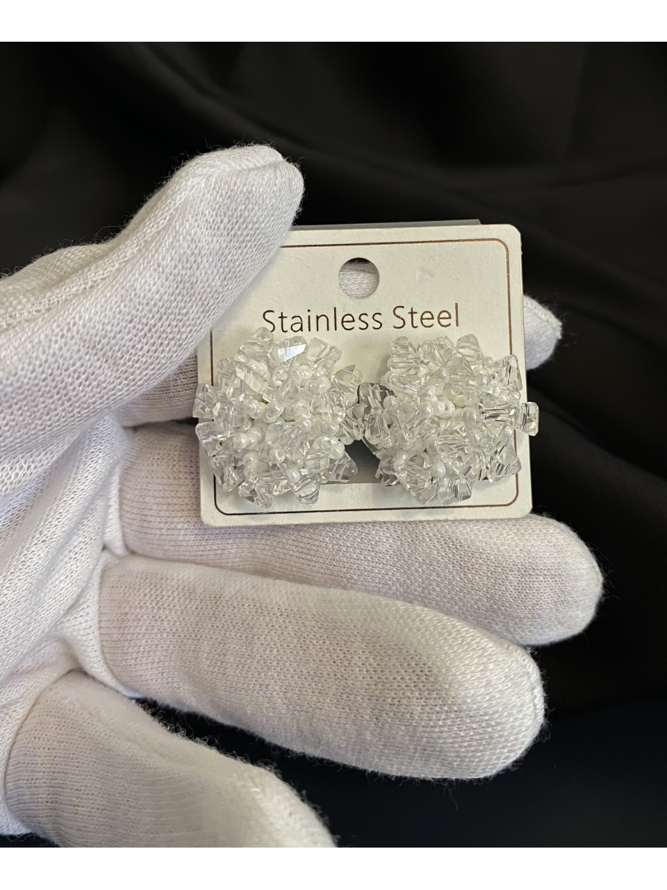 Серьги с бисером белого цвета 33125