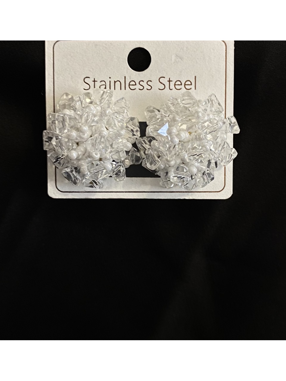 Серьги с бисером белого цвета 33125