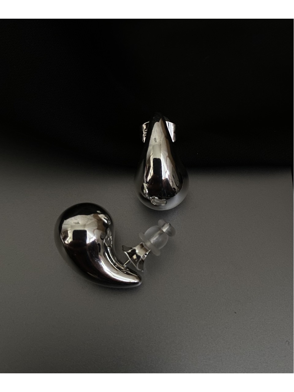 Сережки прогин з камінцями англійський замок золотого кольору 32597