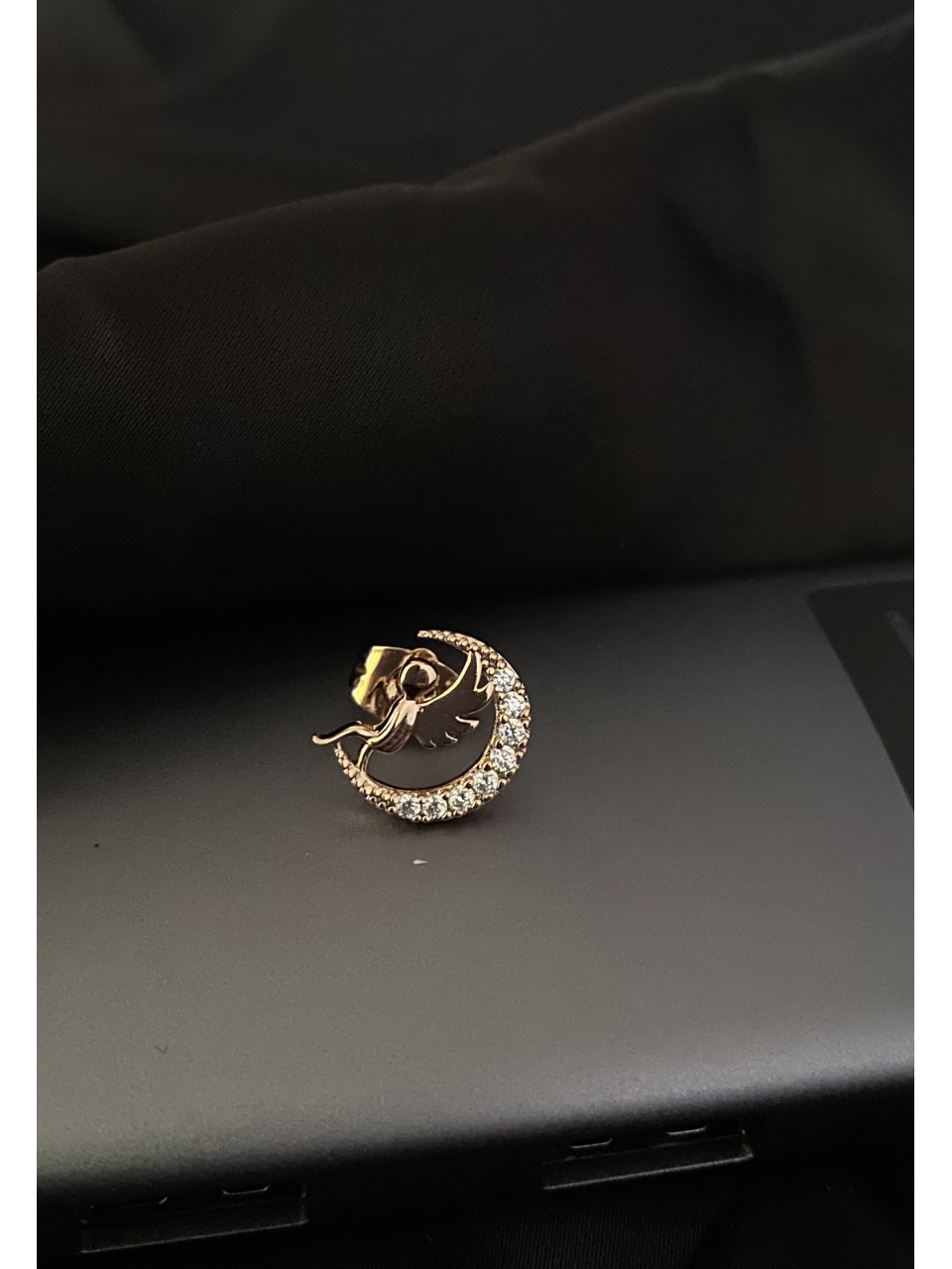 Сережки з янголом англійський замок золотого кольору 30722