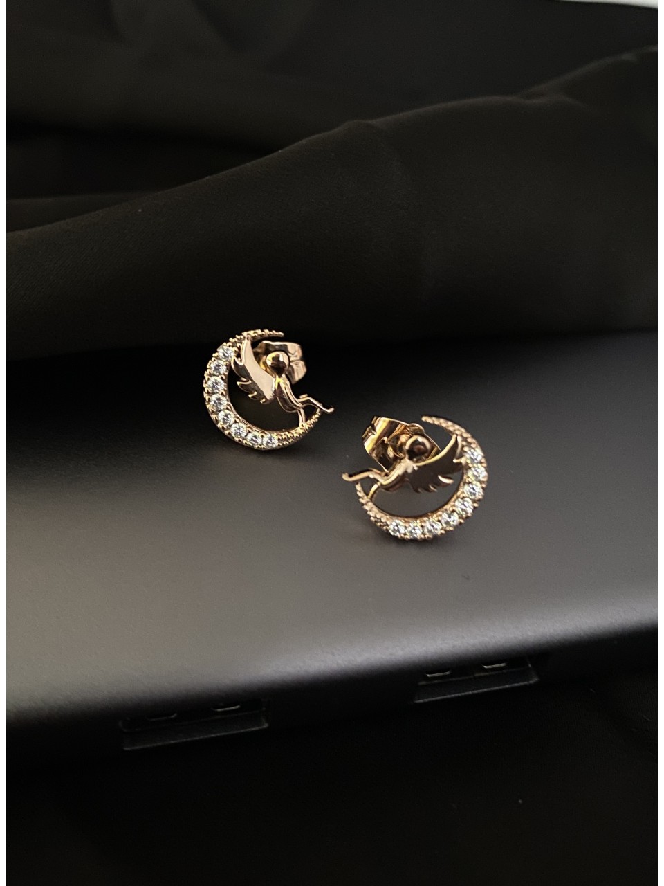 Сережки з янголом англійський замок золотого кольору 30722