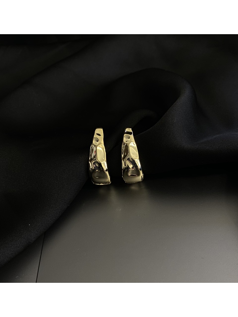 Сережки круглий замок золотого кольору 33129