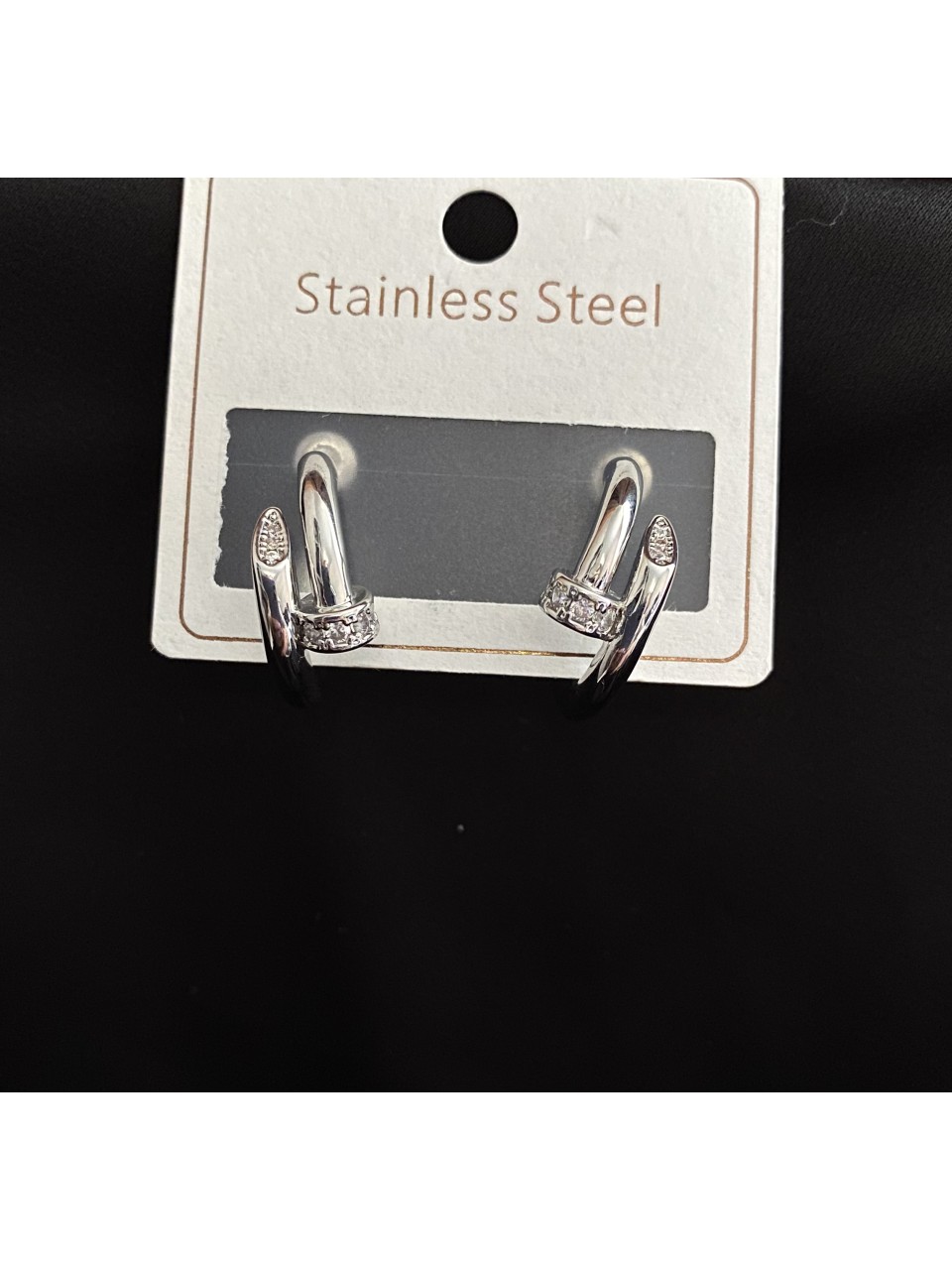 Сережки Цвях з камінням срібного кольору 33037