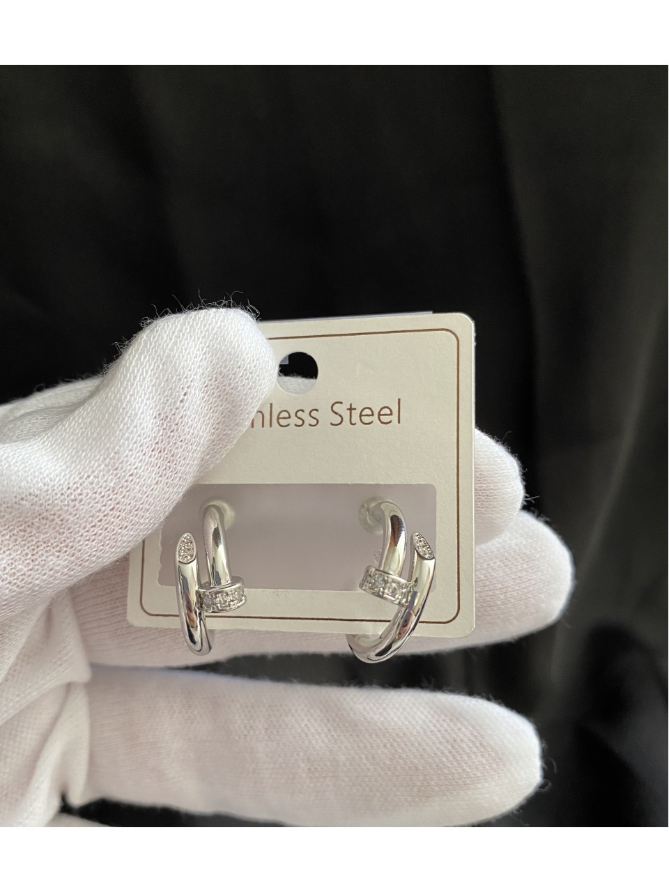 Сережки Цвях з камінням срібного кольору 33037