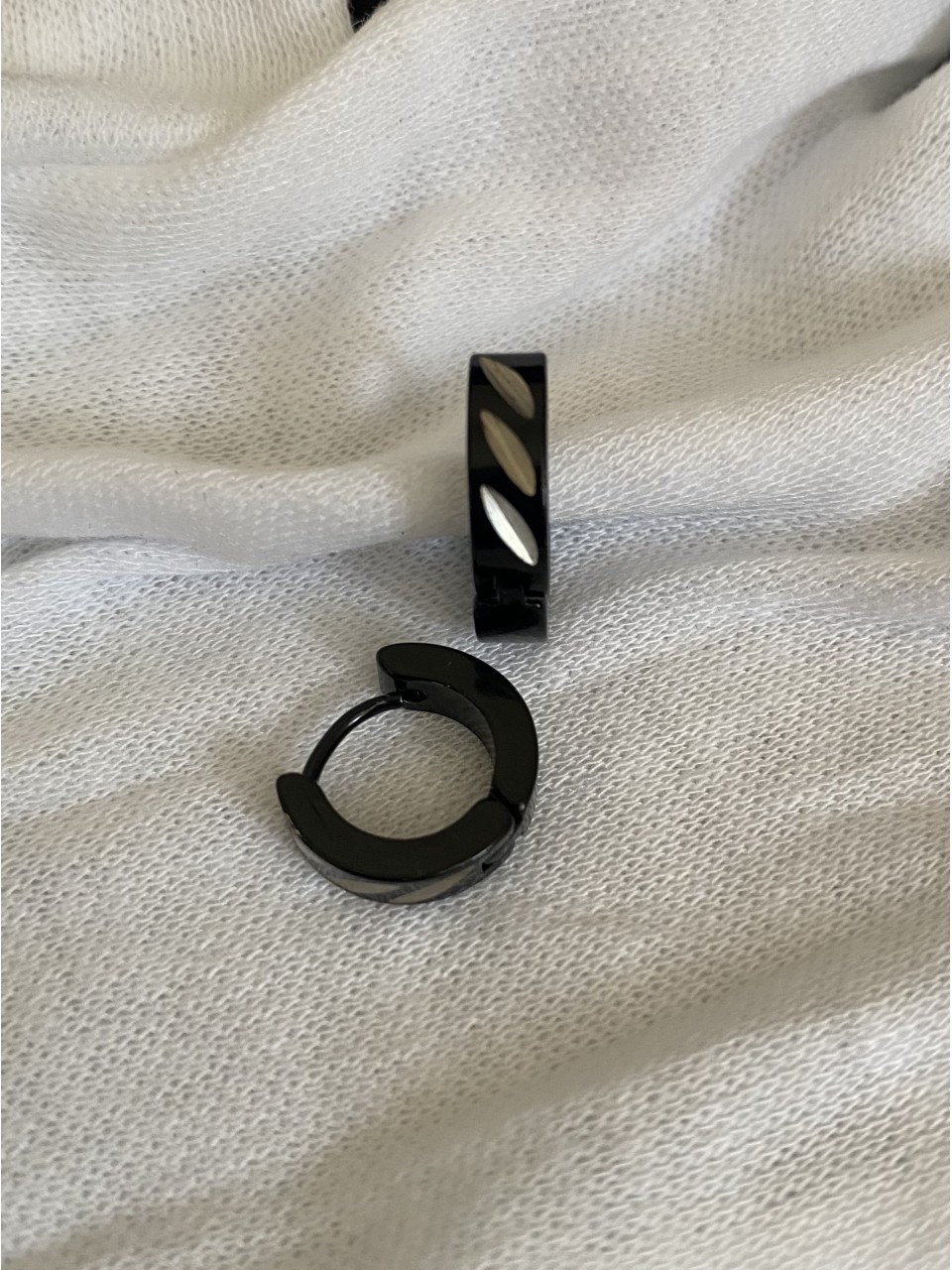 Сережки "Пелюстки" застібка - кільце чорного кольору 32011