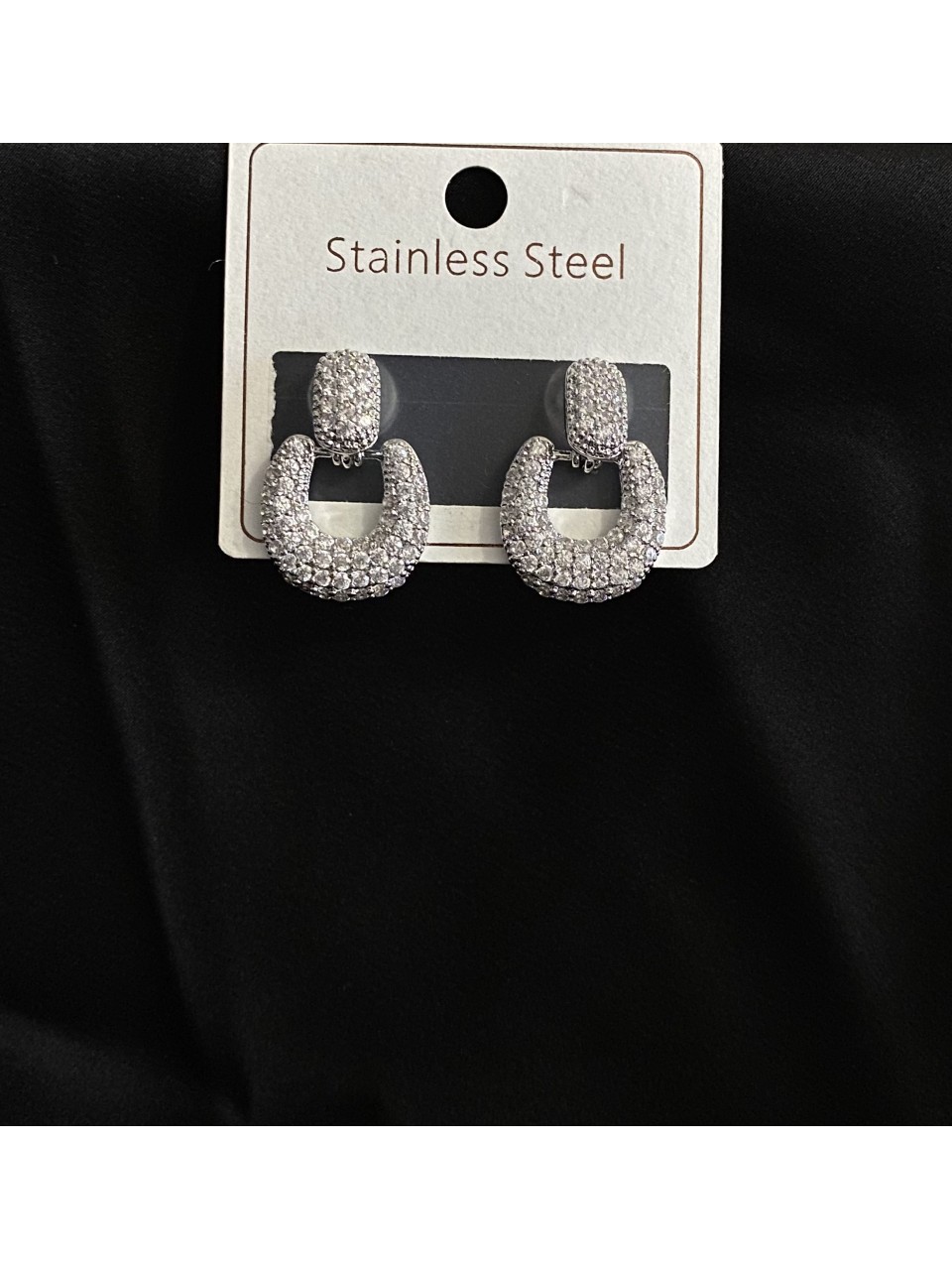Сережки з камінчиками срібного кольору 33127