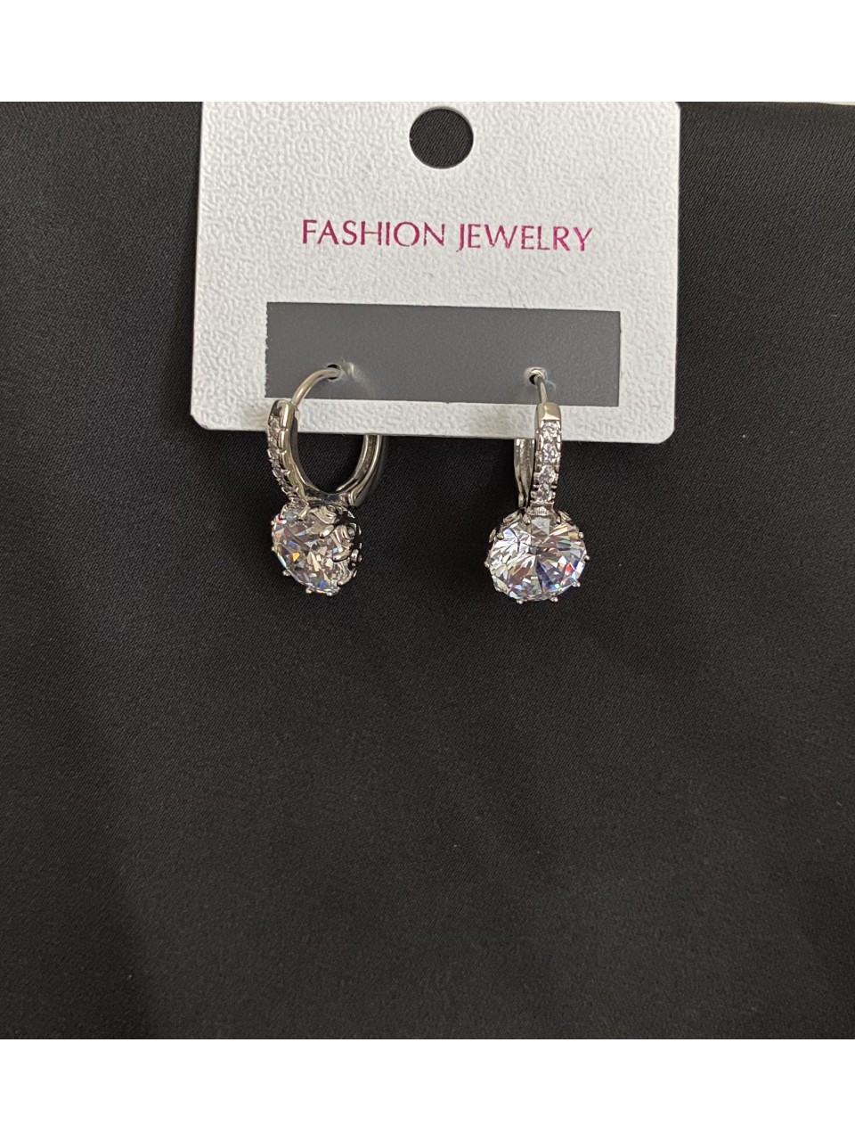 Сережки з великим камінчиком англійський замок срібного кольору 32086