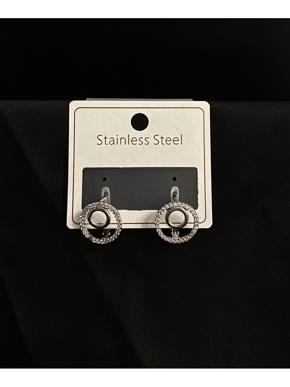 Сережки круглі з камінцями срібного кольору англійський замок 33353