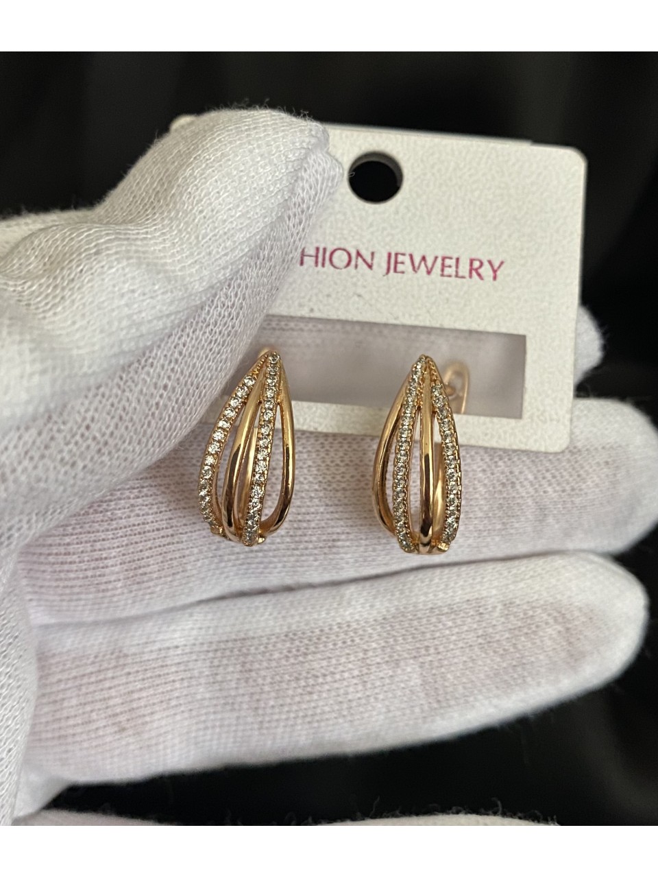 Серьги с камнями золотого цвета английский замок 32778