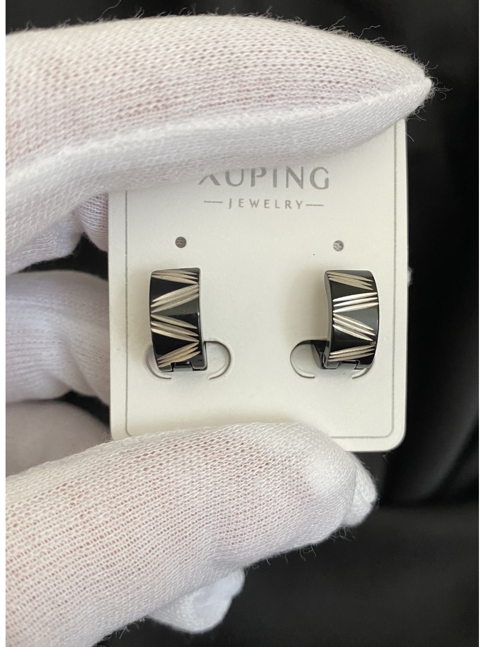 Серьги застежка - кольцо черного цвета 32013