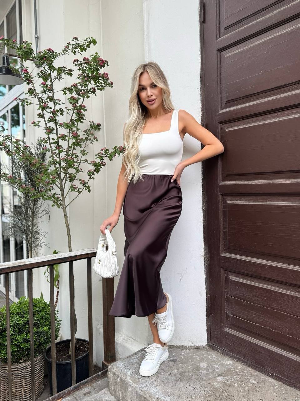 Шовкова спідниця міді коричневого кольору 33274