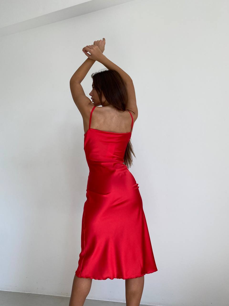 Шелковое платье миди красного цвета 33985