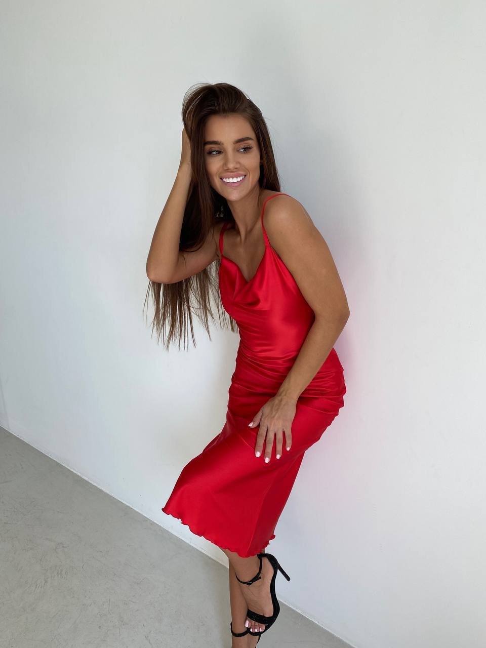 Шелковое платье миди красного цвета 33985