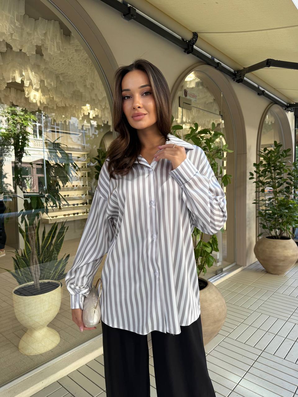 Шовкова жіноча сорочка у смужку сiрого кольору 33928