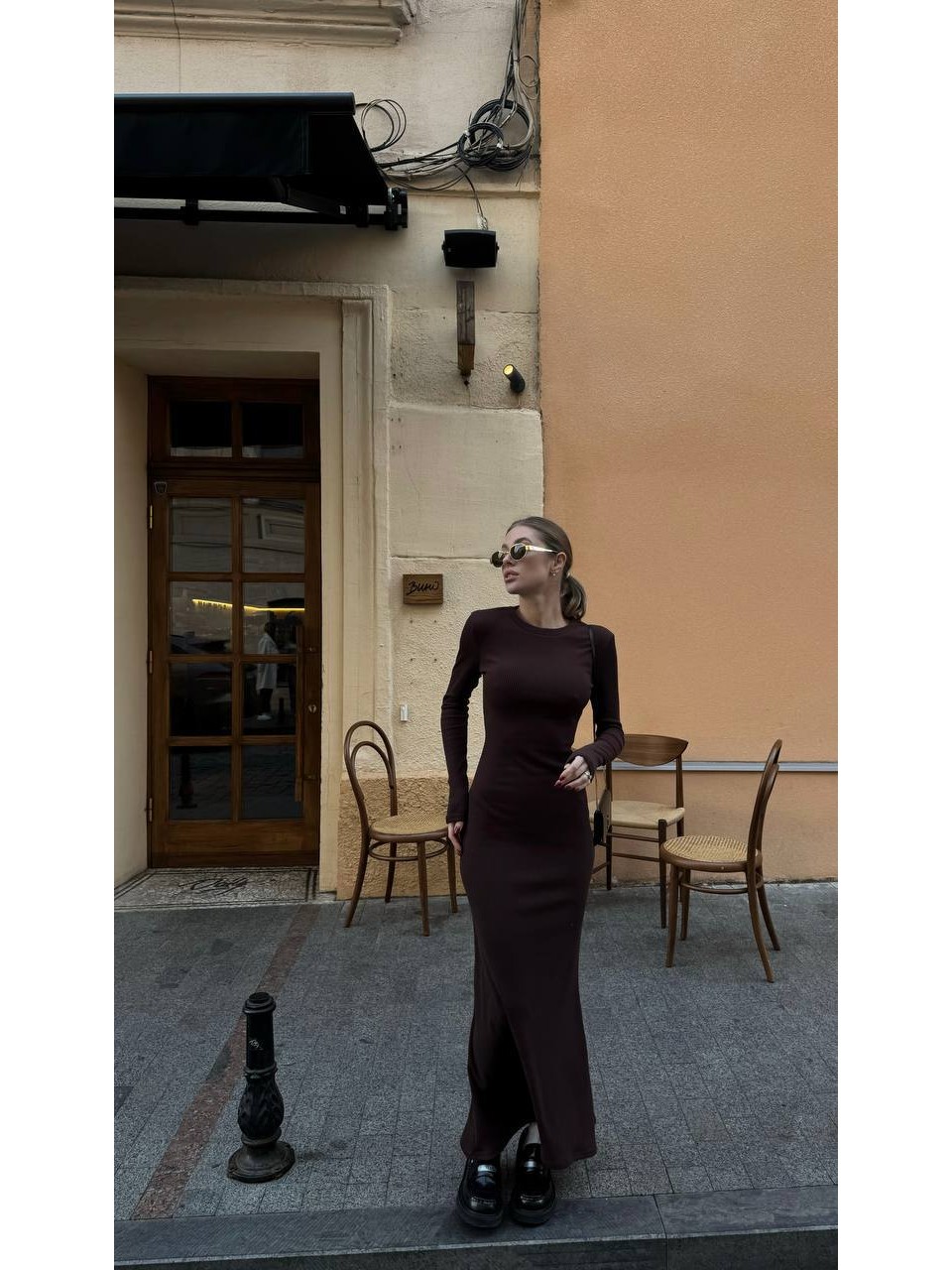 Силеэтное платье макси из ангоры коричневого кольору 36094