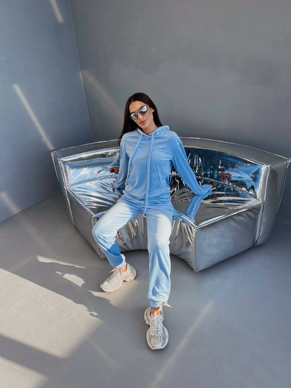 Спортивний велюровий костюм блакитного кольору 28731