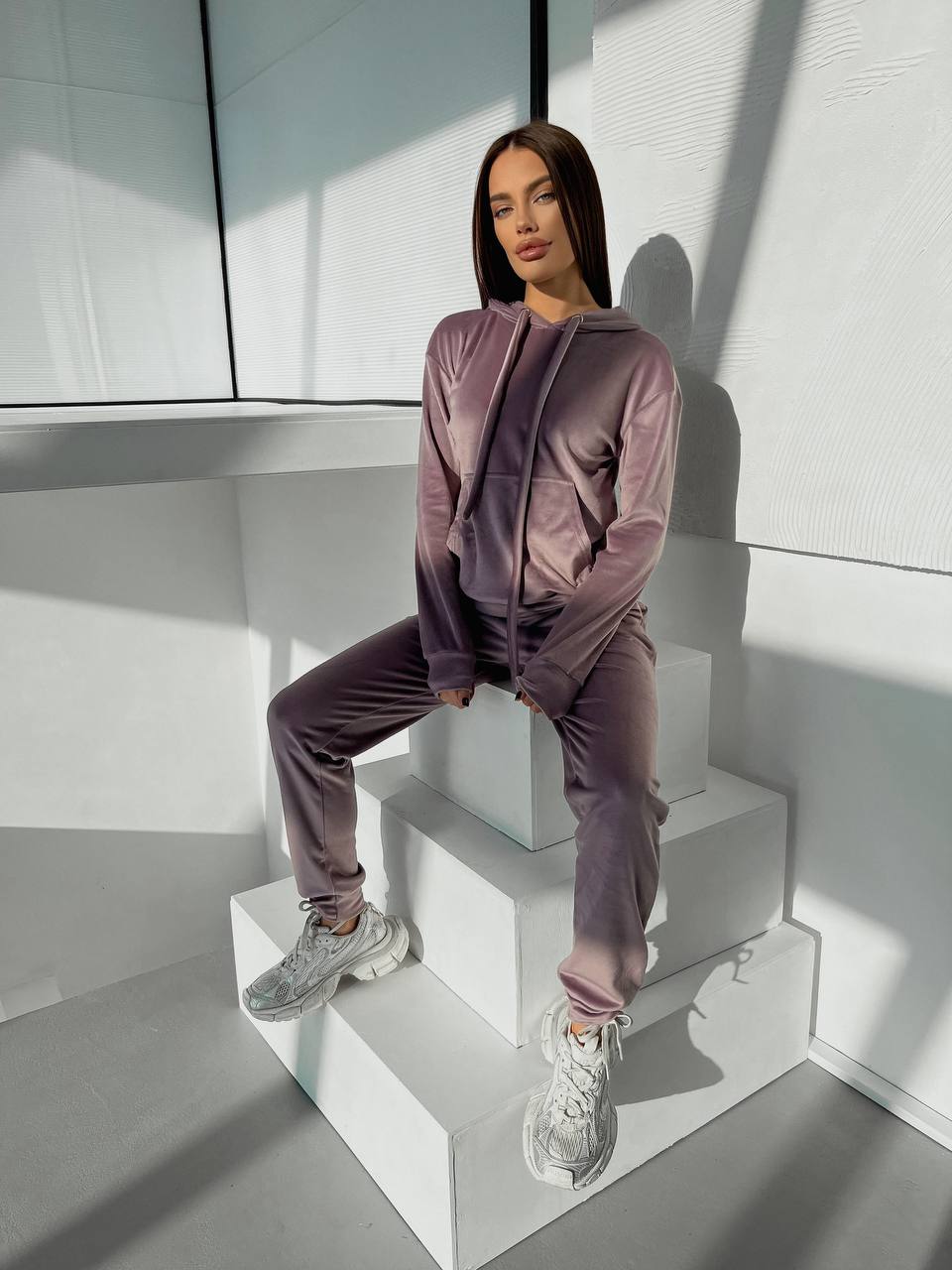 Спортивний велюровий костюм бузкового кольору 28730