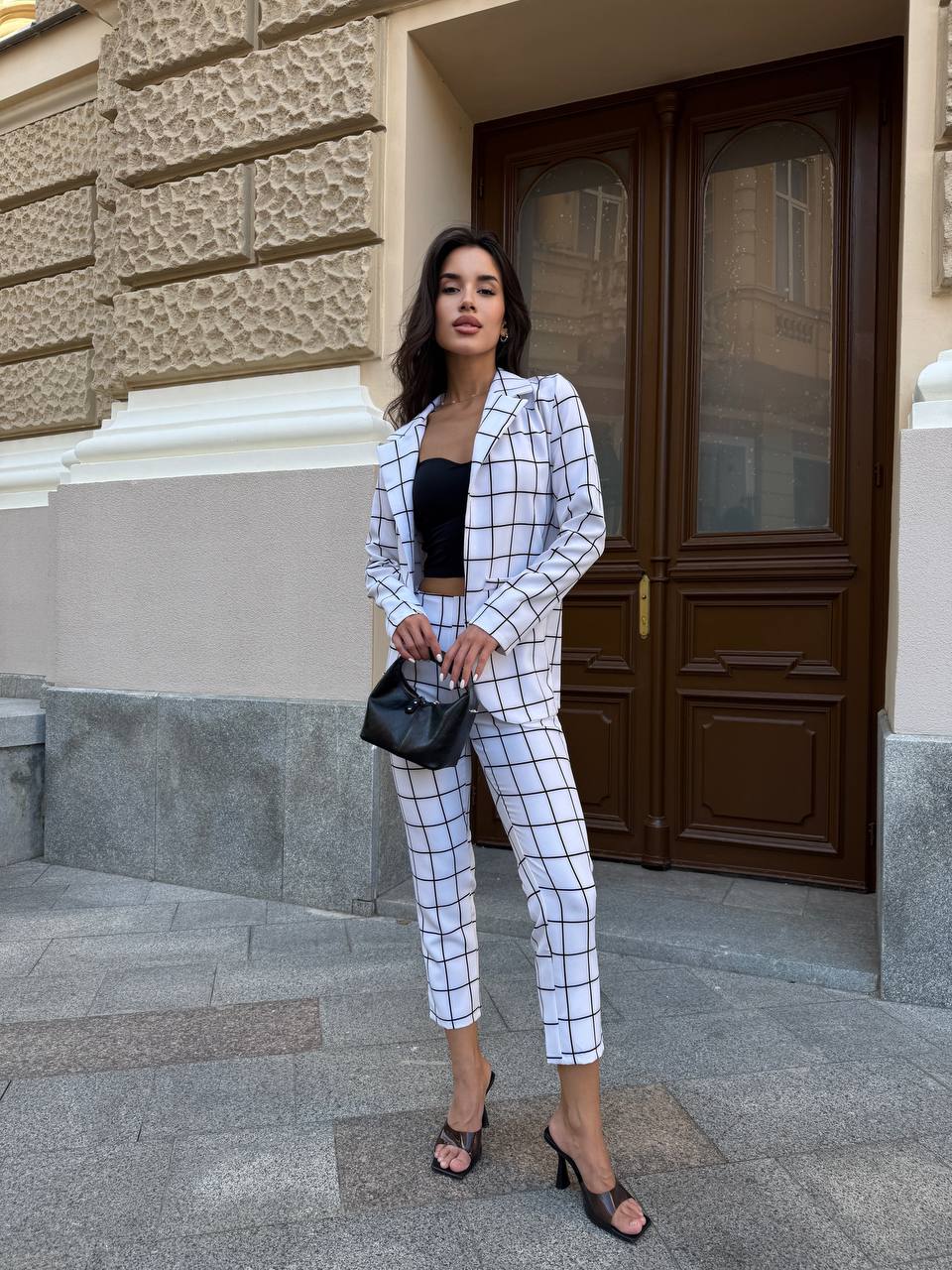 Стильний жіночий костюм в клiтину молочного кольору 34081