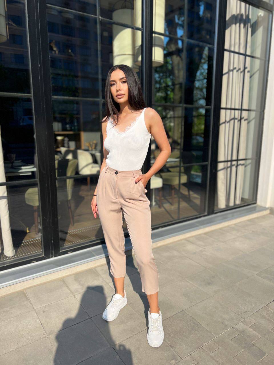 Стильні жіночі штани бежевого кольору 28959